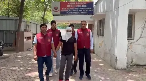 दिल्ली क्राइम ब्रांच ने शाहबाद डेयरी हत्याकांड के फरार आरोपी अंशु उर्फ आकाश को रोहिणी से दबोचा