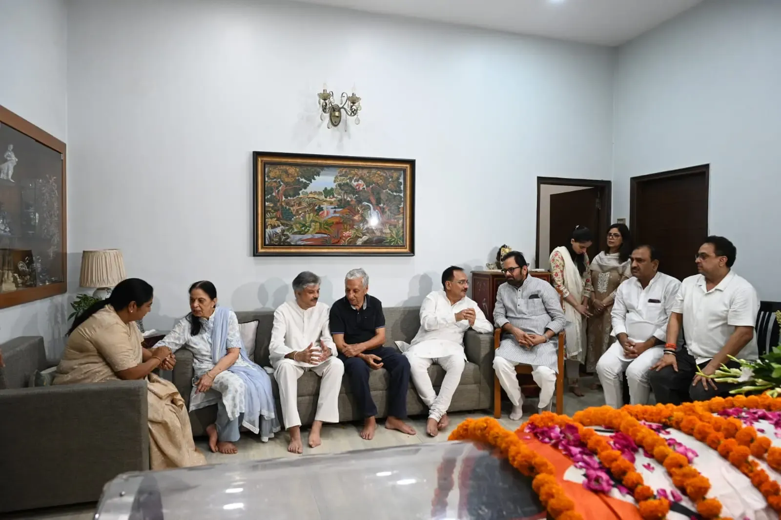 Did the Delhi government announce a day of mourning for VK Malhotra’s passing?