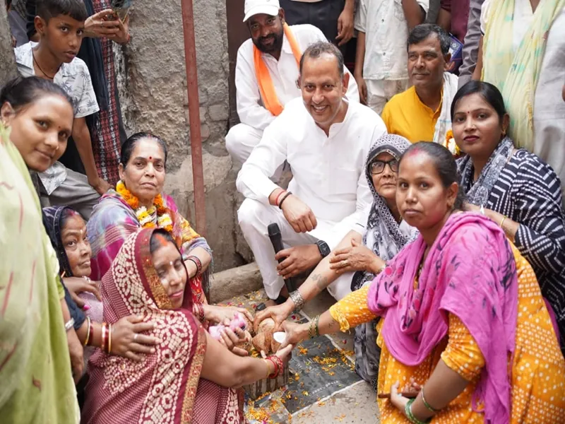 Delhi Government's Commitment to Enhance SC/ST Colonies: Minister Ravindra Indraj Singh
