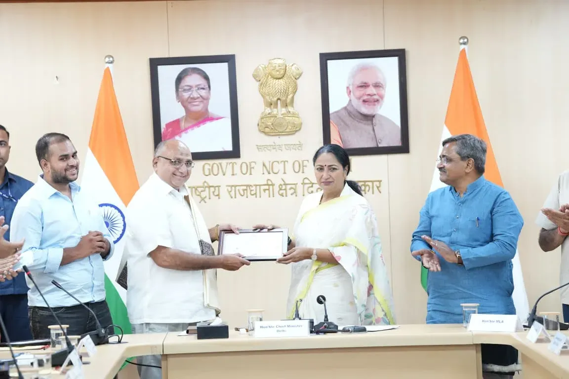 Delhi CM announces ₹10 lakh ex-gratia for Malviya Nagar fire, Saket collapse victims
