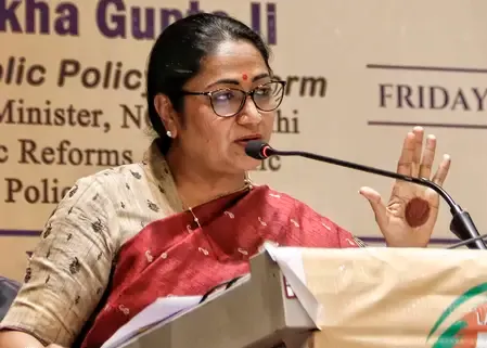 दिल्ली: कालकाजी में पेड़ गिरने से हादसा, सीएम रेखा गुप्ता ने जताया दुख