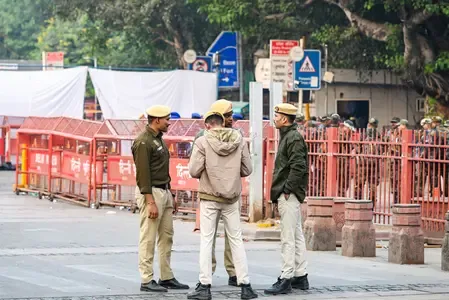 दिल्ली के महिपालपुर में धमाके की अफवाह : डीटीसी बस का टायर फटने से आई थी तेज आवाज