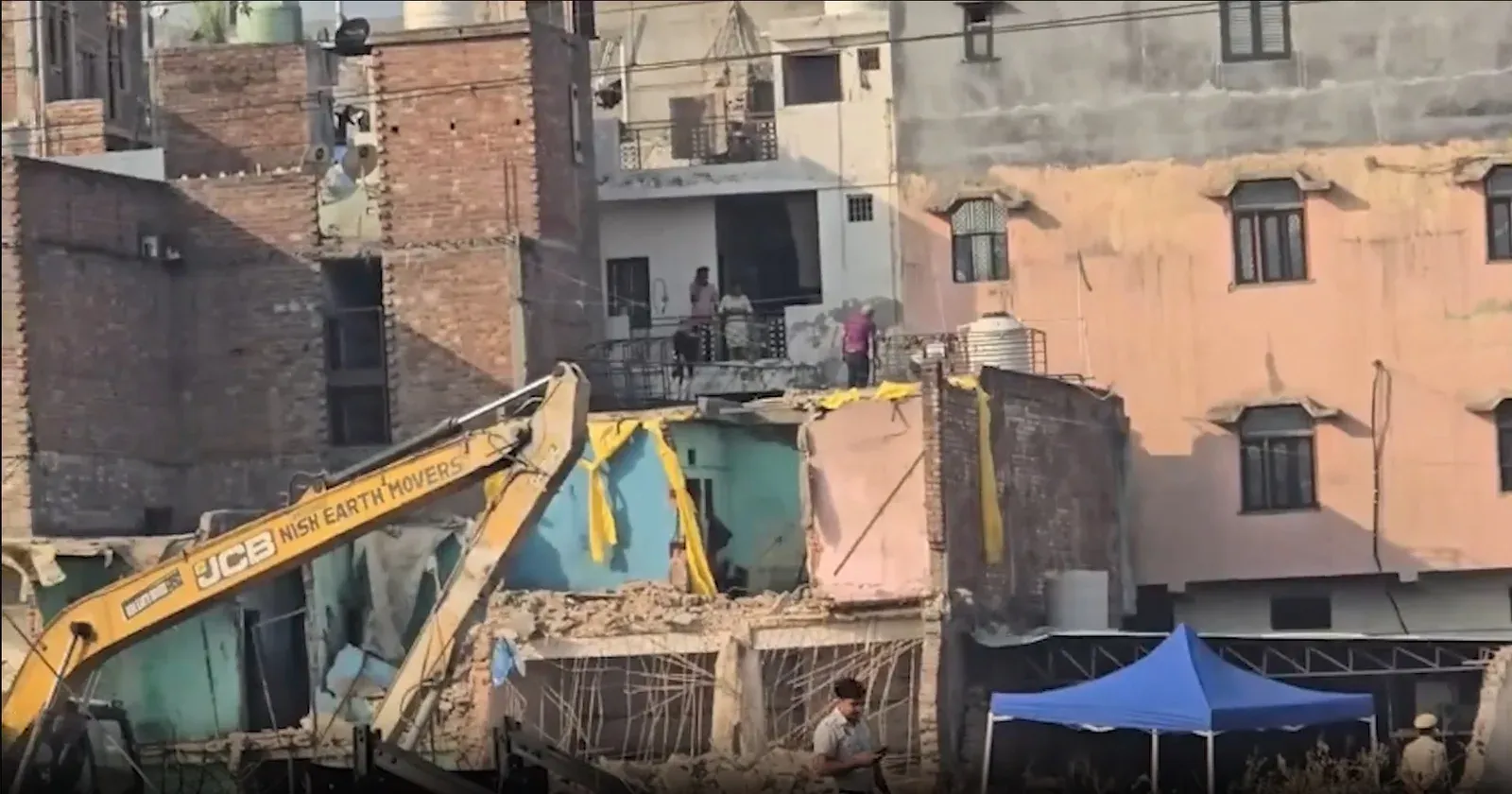 शालीमार बाग में 150 अवैध निर्माण ध्वस्त, सुप्रीम कोर्ट के आदेश पर दूसरे दिन भी चला बुलडोजर