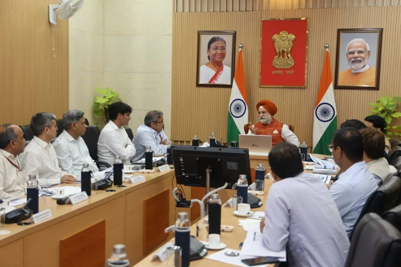 Delhi L-G Sandhu reviews MCD monsoon prep, orders crackdown on illegal structures