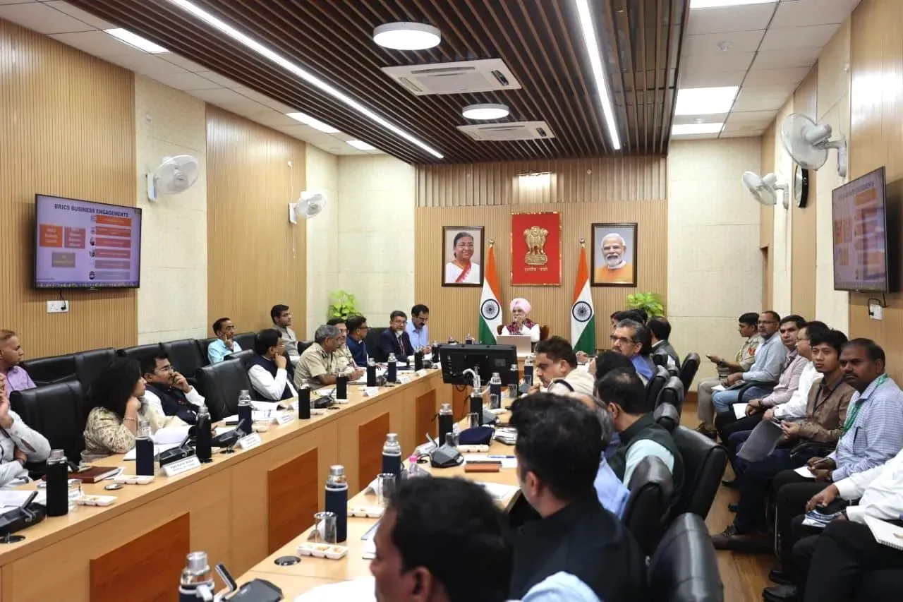 Delhi L-G Sandhu reviews community policing, women and senior citizen safety