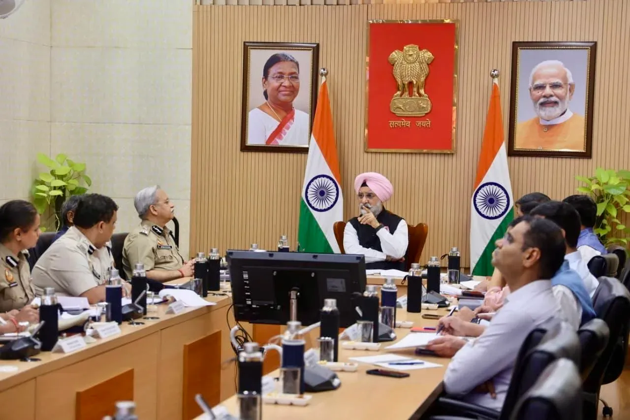 Delhi L-G Sandhu reviews traffic management, pushes AI and community solutions