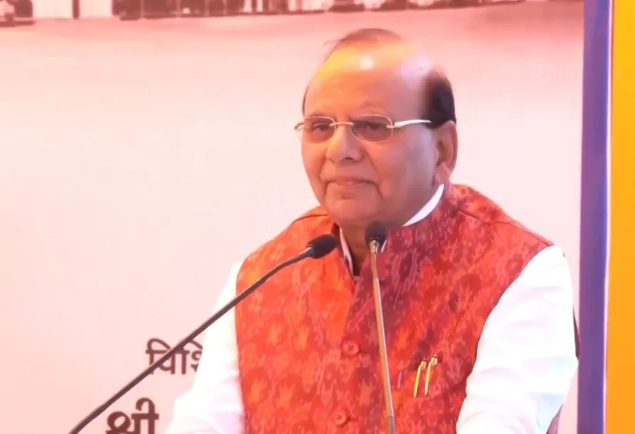 Why Did Delhi L-G Criticize the Previous AAP Government Over Solar Energy?