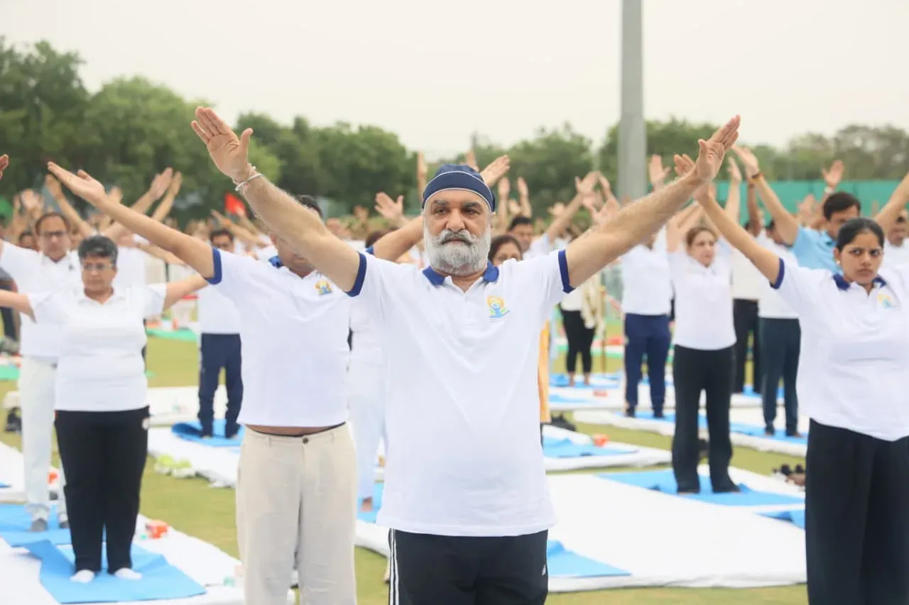 Delhi L-G TS Sandhu leads DDA Yoga Day 2025 across 29 venues