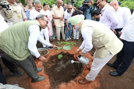 Delhi L-G Sandhu plants saplings at Kamla Nehru Ridge in DDA's 1-lakh-tree drive