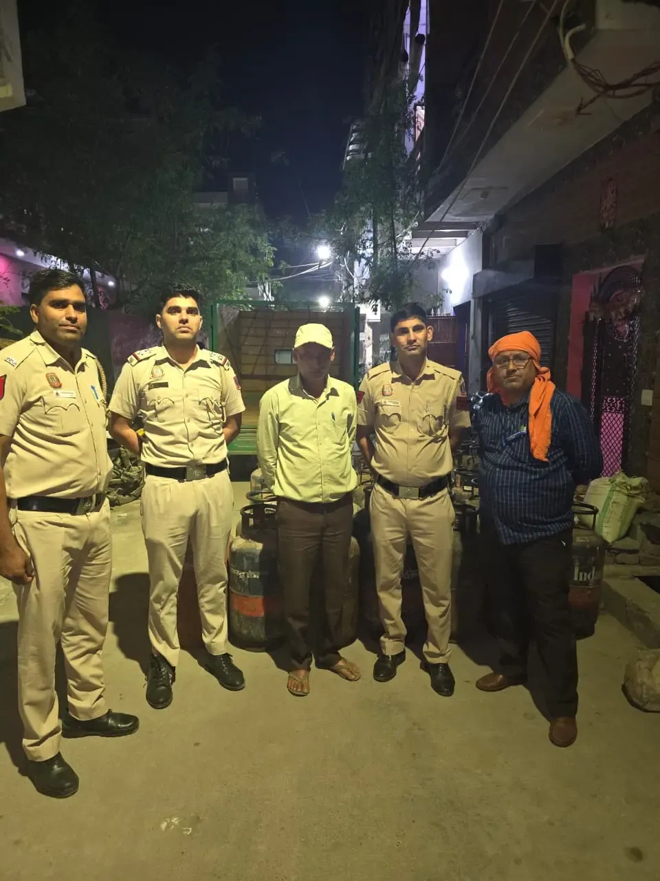 Delhi Police Disrupt Major LPG Black Market Operation in Dwarka, 65 Cylinders Seized