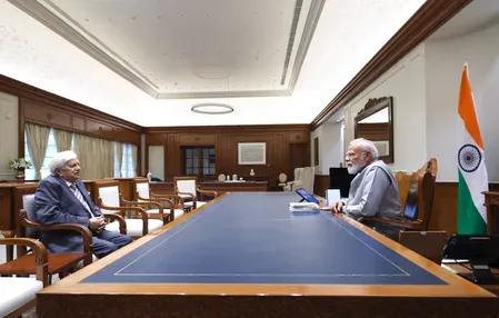 रविकांत ने PM मोदी से की मुलाकात, भेंट की किताब 'लीडिंग फ्रॉम द बैक'