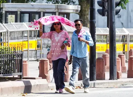 Late April Heatwave in Delhi: May-June Temperatures Arrive Early Amid Poor Air Quality