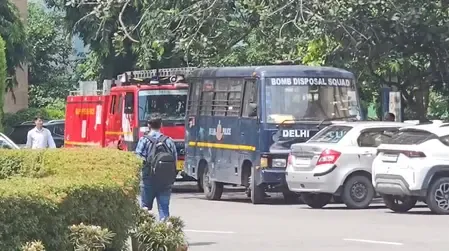 दिल्ली में फिर बम धमाके की धमकी, एयरपोर्ट और स्कूलों को भेजा गया मेल