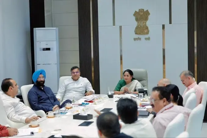 दिल्ली की अनधिकृत कॉलोनियों का महत्वपूर्ण नियमितीकरण: रेखा गुप्ता ने केंद्र सरकार को धन्यवाद दिया