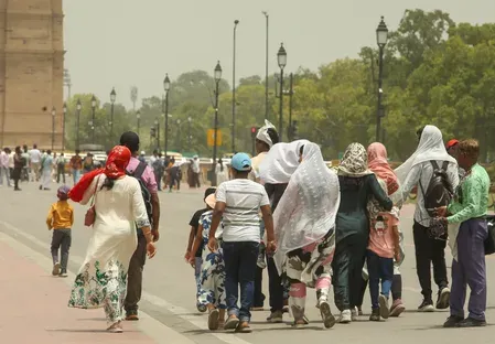 दिल्ली में 45.6°C के बाद राहत: अगले 3 दिनों में तापमान 6-8 डिग्री गिरने का अनुमान