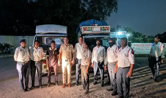 दिल्ली GRAP-1: फर्जी नो-एंट्री परमिट पर 3 कमर्शियल वाहनों के खिलाफ FIR, थाना अलीपुर व समयपुर बादली में मामला दर्ज
