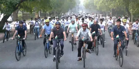दिल्ली में 'हर घर तिरंगा साइकिल यात्रा', मनसुख मांडविया बोले- साइकिल फिटनेस और प्रदूषण का समाधान