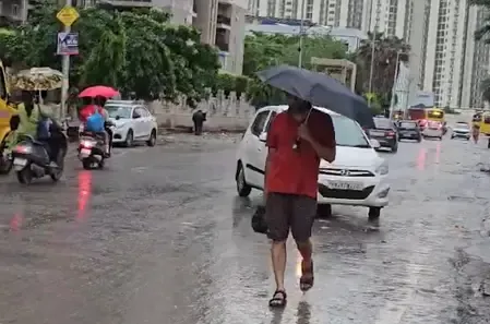 दिल्ली में झमाझम बारिश: इंडिगो ने उड़ानें रोकीं, ऑरेंज अलर्ट जारी