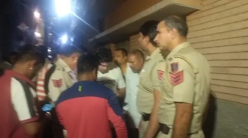 दिल्ली के गोविंदपुरी में मां-बेटे की चाकू से हत्या, ₹10-12 लाख नकद और गहने लेकर फरार हुए आरोपी