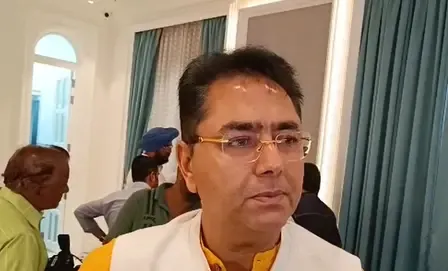 दिल्ली में आरएसएस को पाठ्यक्रम में शामिल किया जाना निंदनीय : अमन अरोड़ा