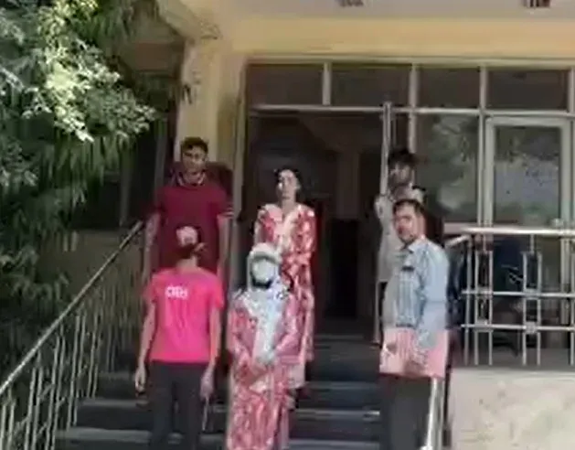 दिल्ली में दो बांग्लादेशी नागरिक गिरफ्तार, ट्रांसजेंडर बनकर करते थे अवैध गतिविधियाँ