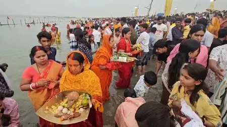 दिल्ली में यमुना के दोनों किनारों पर छठ पूजा के लिए होंगे इंतजाम, सीएम ने की तैयारियों की समीक्षा