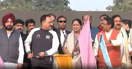 दिल्ली: मुख्यमंत्री रेखा गुप्ता ने 'नमो रन' को हरी झंडी दिखाई