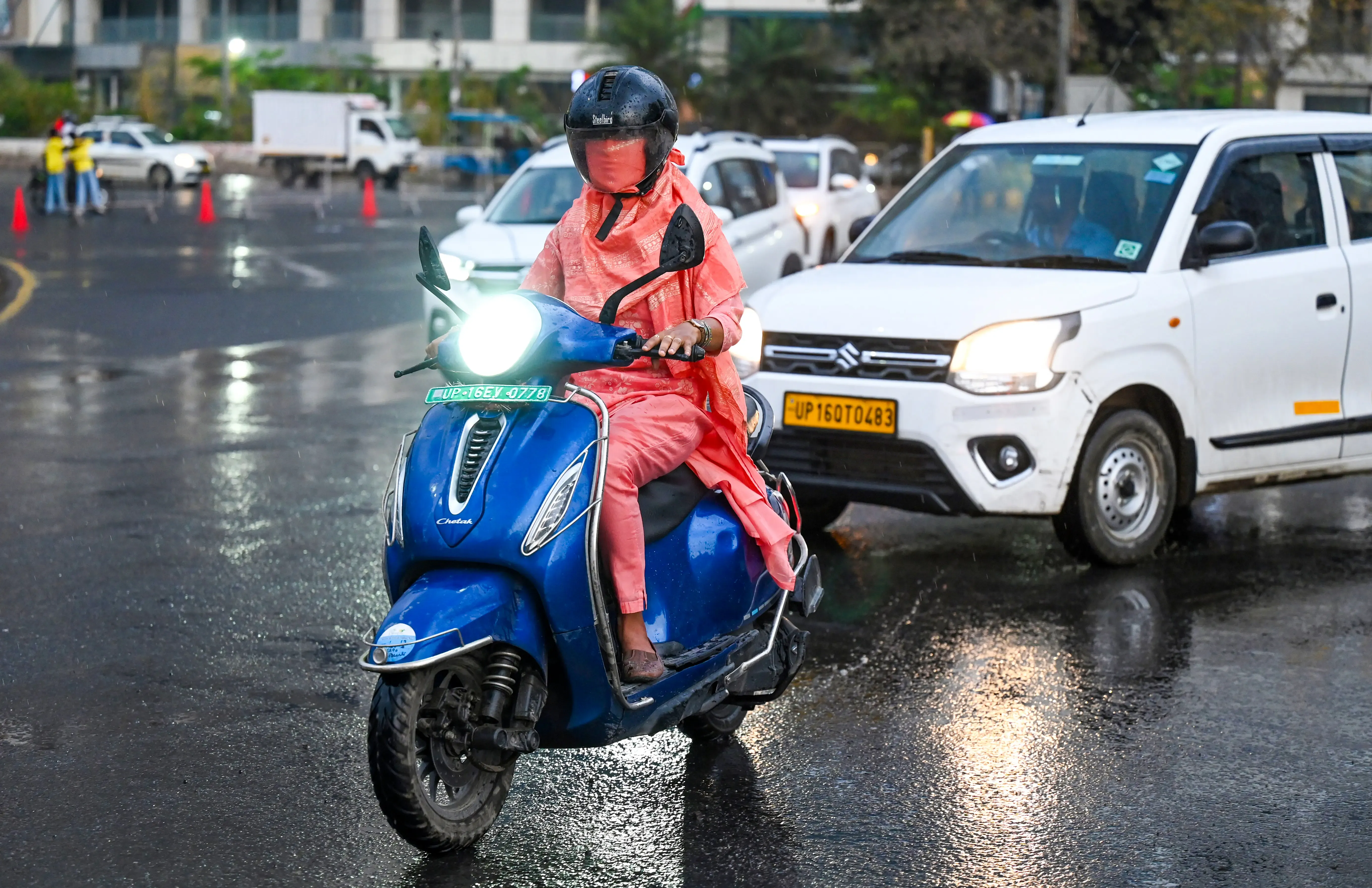 दिल्ली-एनसीआर में मौसम की गतिविधियां: बारिश, तापमान में गिरावट और एक्यूआई में सुधार