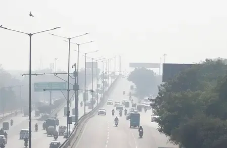 दिल्ली-एनसीआर के कई इलाकों में एक्यूआई 400 पार, आने वाले दिनों में और बिगड़ेगी स्थिति