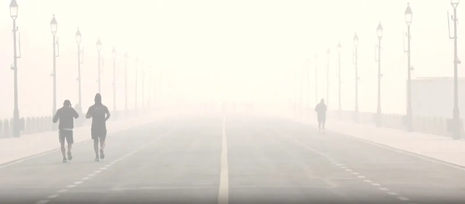 क्या दिल्ली-एनसीआर में ठंड और प्रदूषण की स्थिति गंभीर हो गई है?