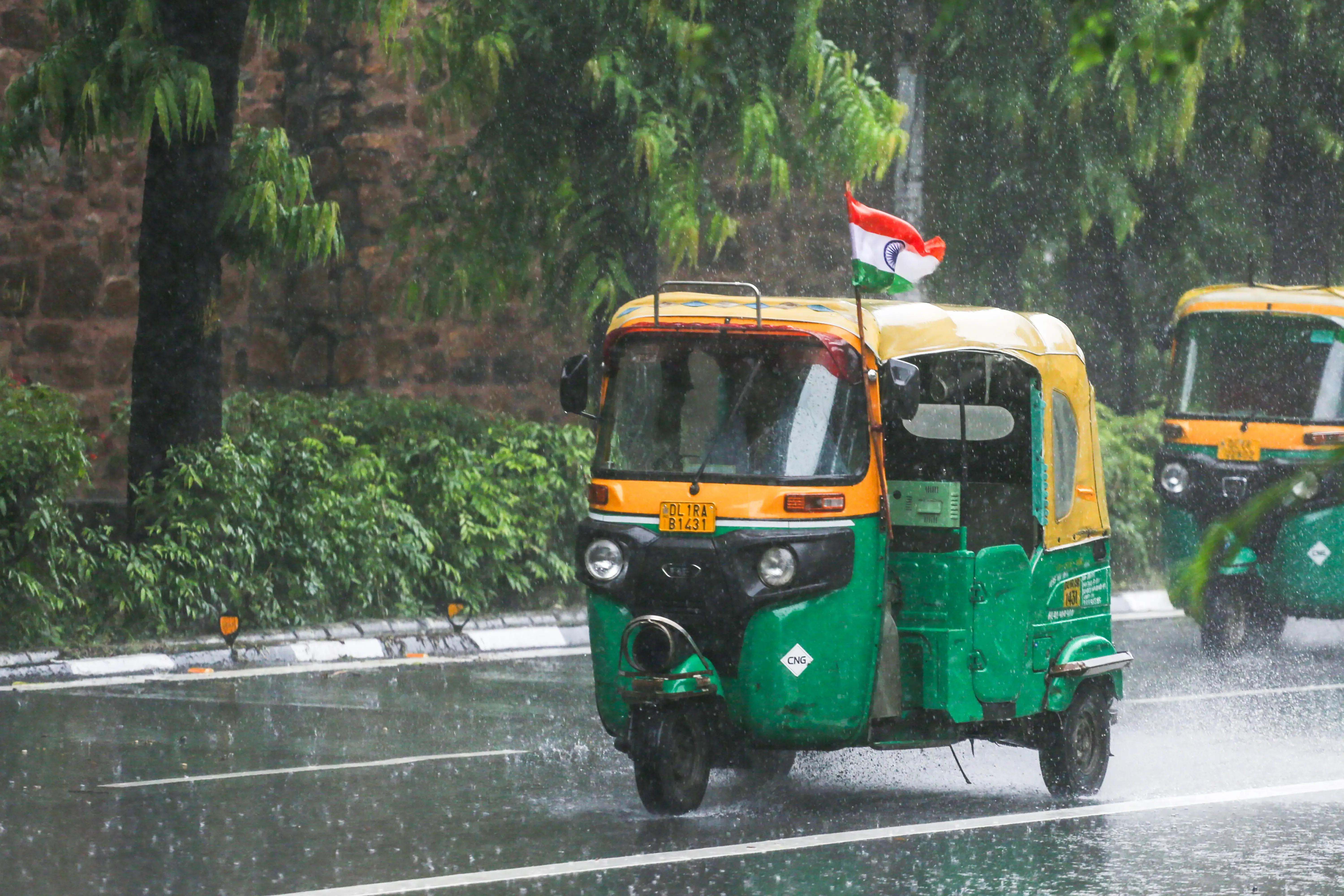 दिल्ली-एनसीआर में आंधी-बारिश से तापमान में गिरावट, IMD ने 30 अप्रैल को ही दी थी चेतावनी