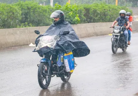 दिल्ली-एनसीआर में बारिश से मौसम हुआ सुहाना, येलो अलर्ट जारी; पूरे सप्ताह गर्मी से राहत के आसार