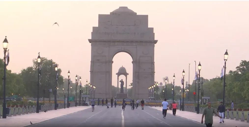 दिल्ली-एनसीआर में हीट वेव का ऑरेंज अलर्ट: पारा 45°C पार, IMD ने 6-7 दिनों की चेतावनी जारी की