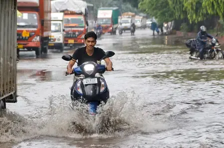 दिल्ली -एनसीआर में झमाझम बारिश, आईएमडी ने जारी किया येलो अलर्ट