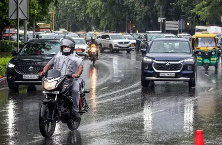 दिल्ली-एनसीआर में पूरे हफ्ते बारिश के आसार, उमस और जलभराव से जनजीवन प्रभावित