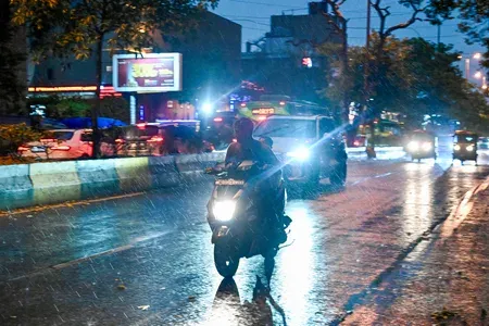 Delhi-NCR thunderstorms on 28 May bring relief from 44°C heatwave