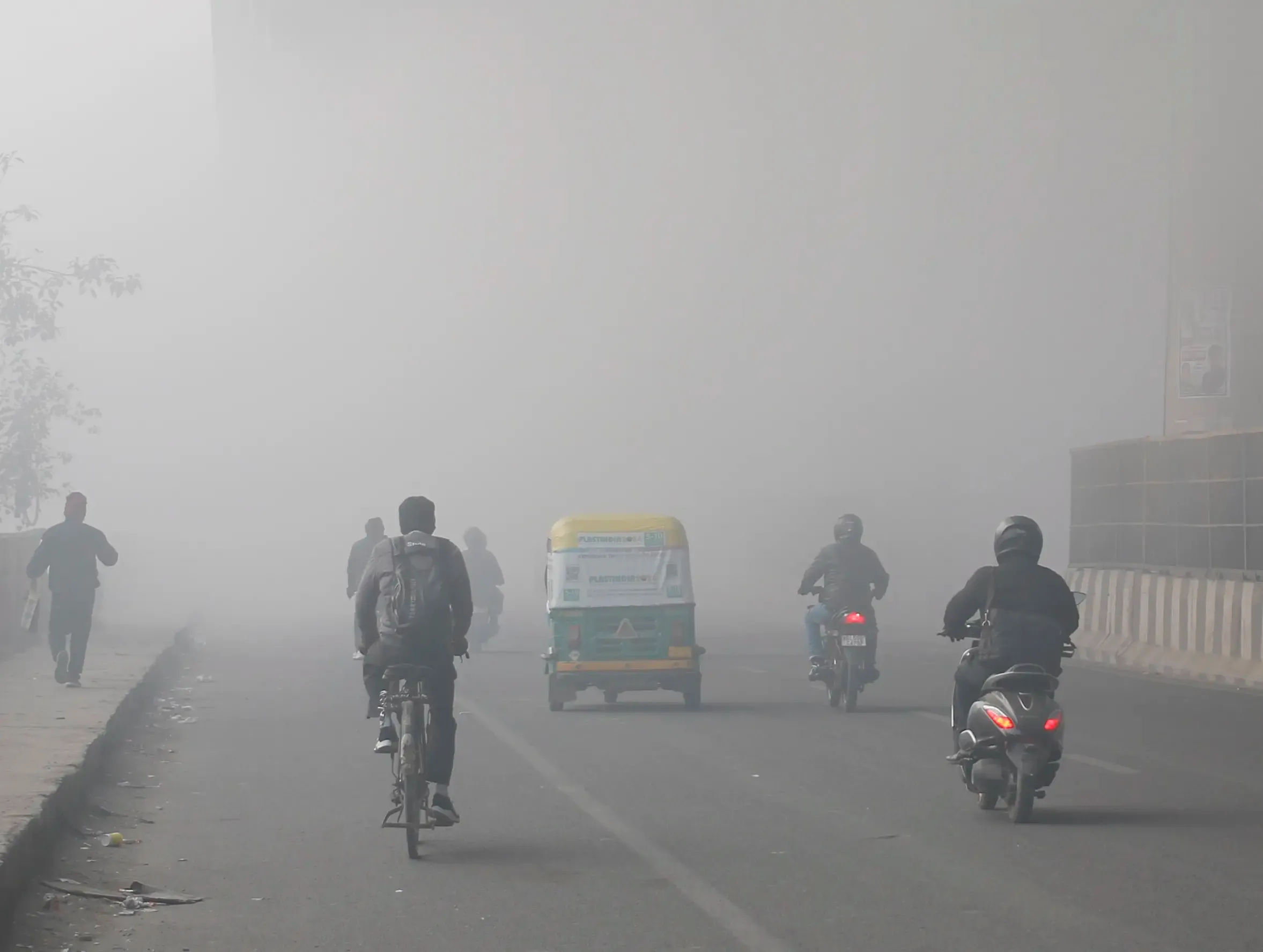 Is Delhi-NCR Facing a Crisis Due to Severe Pollution and Fog?