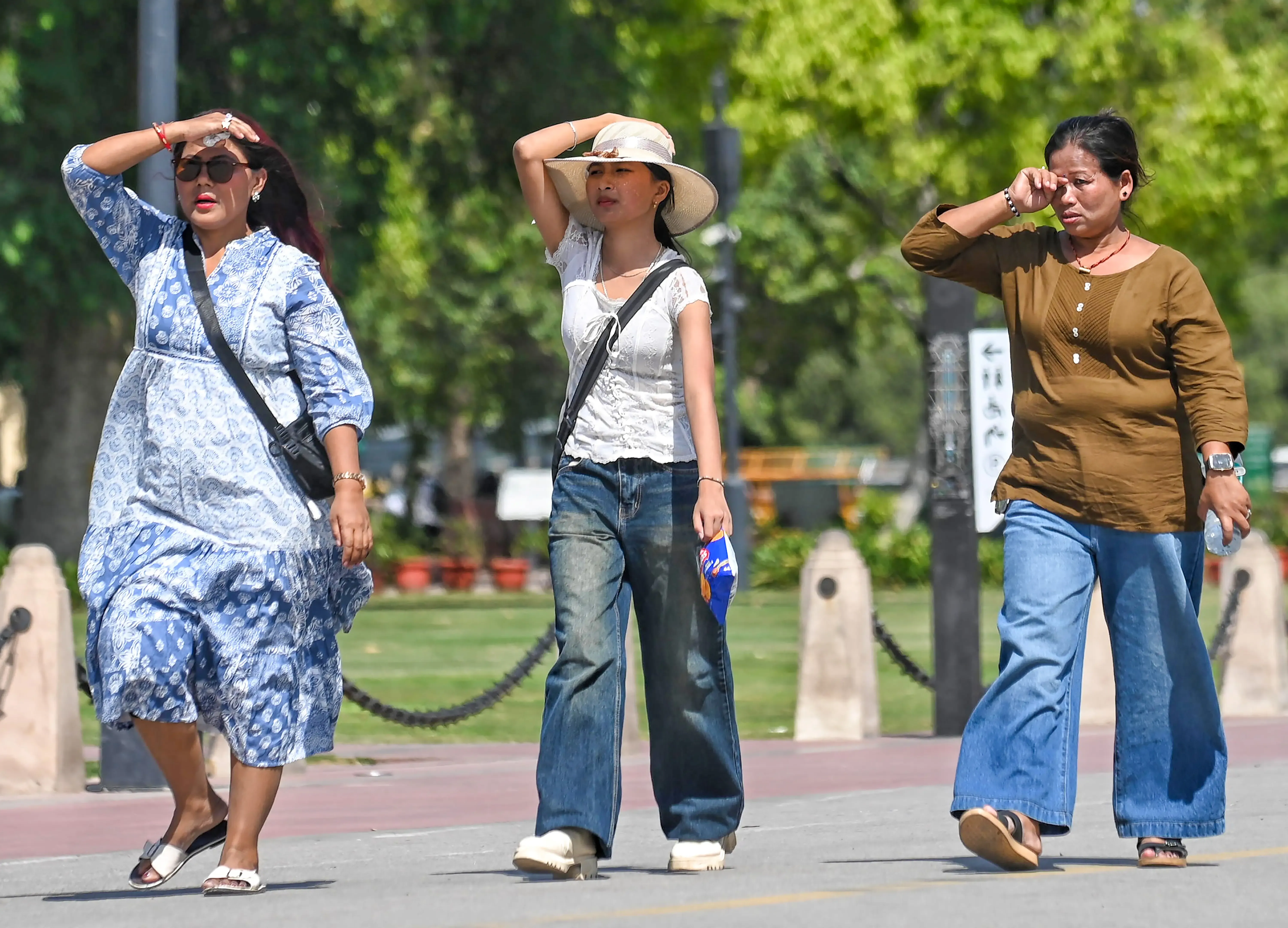 Delhi-NCR Faces Rising Temperatures and Poor Air Quality: Yellow Alert Issued