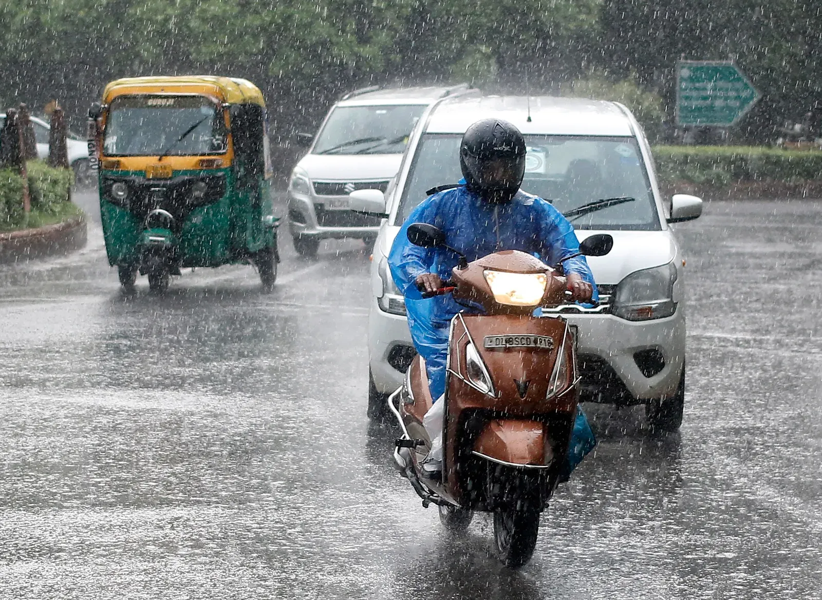 Delhi-NCR rain forecast 12 Aug: Cloudy skies, heavy showers, poor AQI