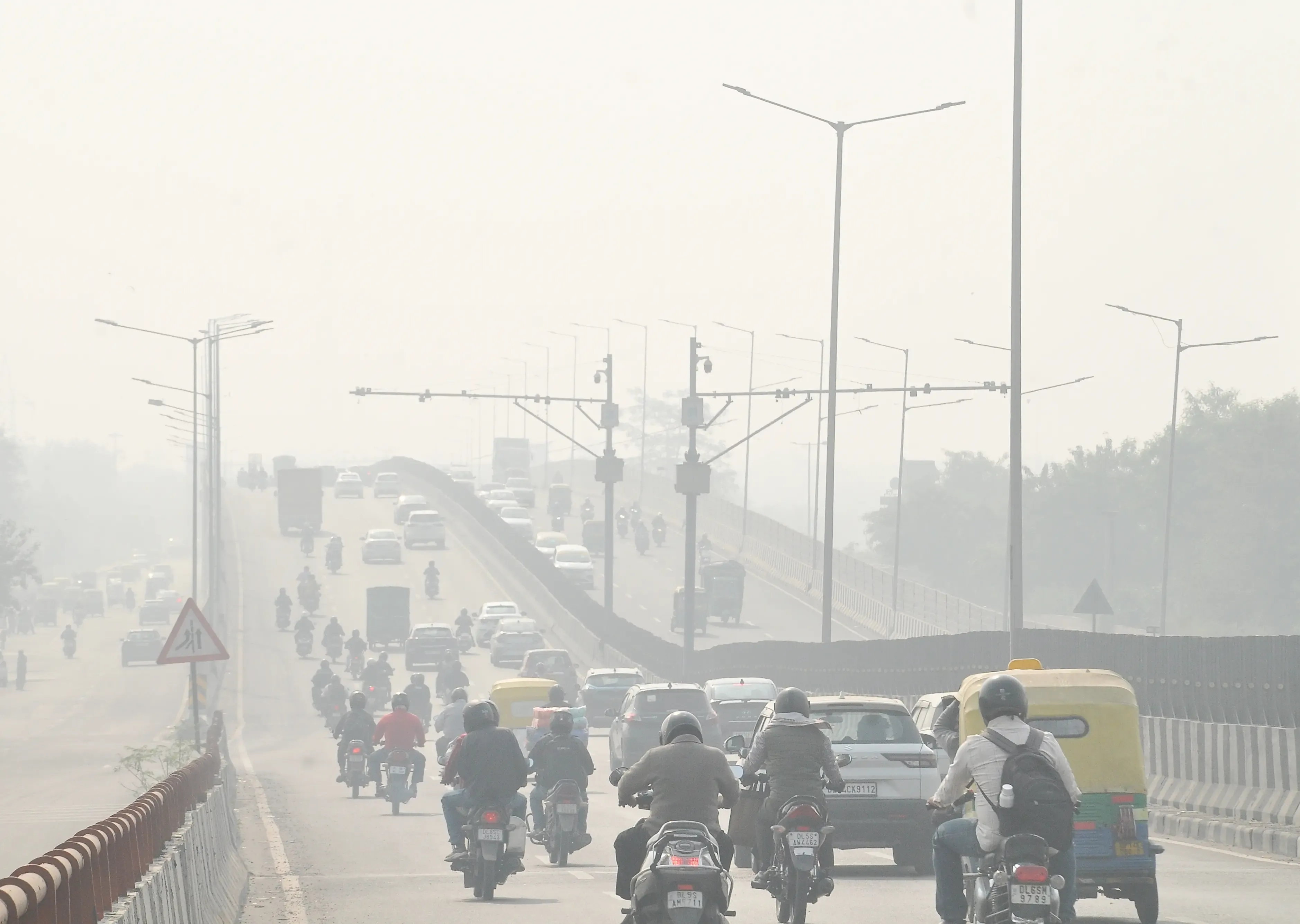 Why is Delhi-NCR's AQI Persisting in the 'Very Poor' Range?