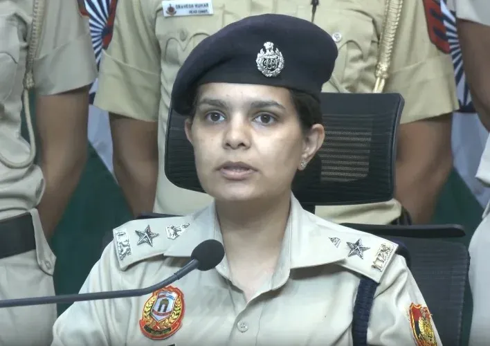 दिल्ली नॉर्थ-वेस्ट पुलिस का 'ऑपरेशन राहत': 72 घंटे में 23 गिरफ्तार, ₹1.5 करोड़ के 390 चोरी के मोबाइल बरामद