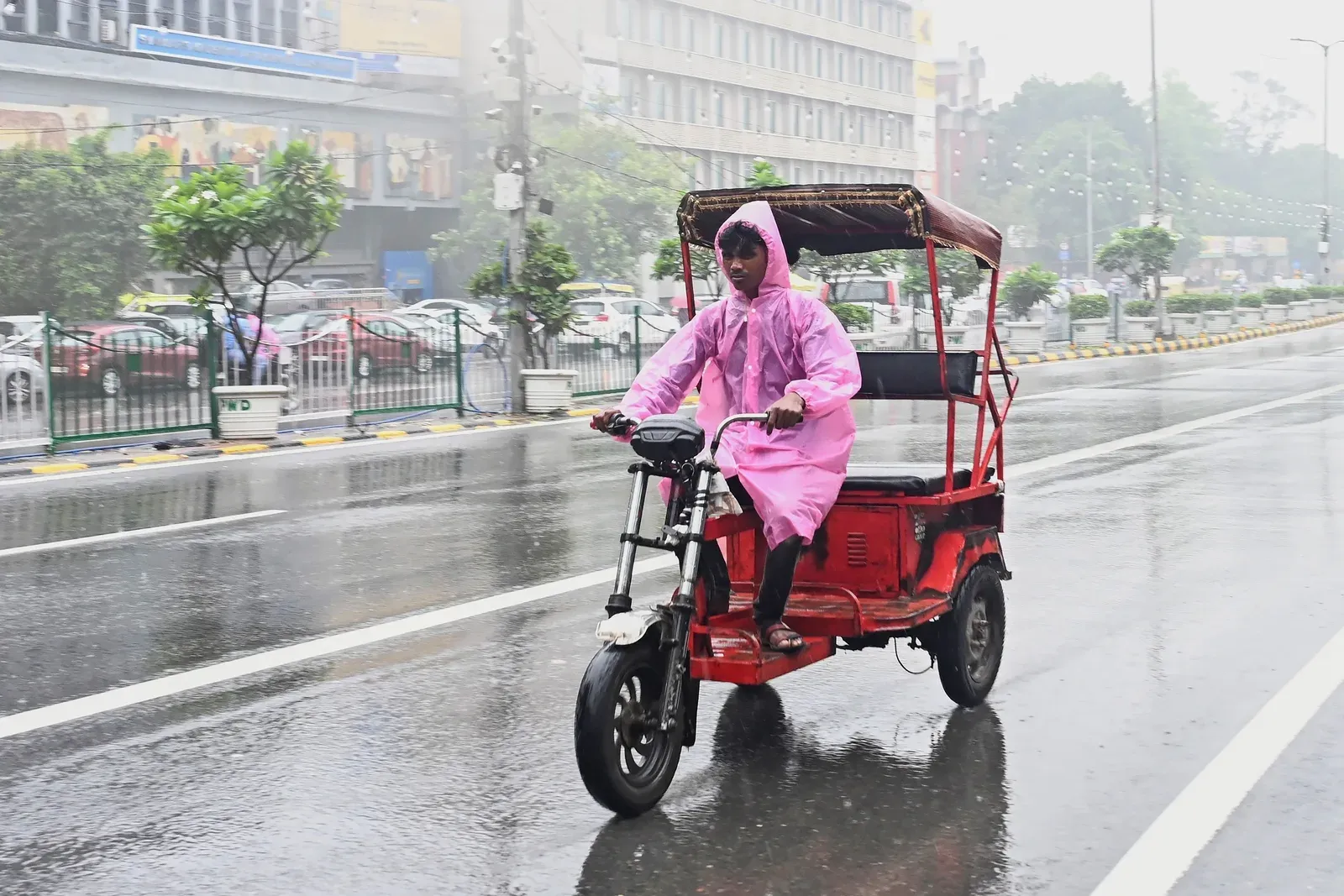 IMD forecasts widespread rain in Delhi, northwest India on Aug 14-15