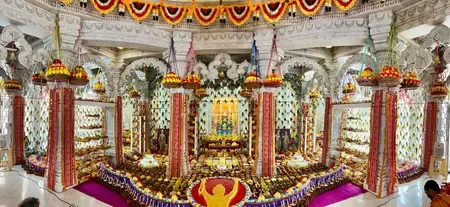 How Did Delhi Celebrate Over 1,232 Sattvic Delicacies for Deities on the Annakut Festival at Swaminarayan Akshardham Mandir?