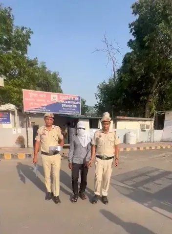 Delhi Police arrest history-sheeter in Anand Vihar, recover illegal pistol and 2 cartridges