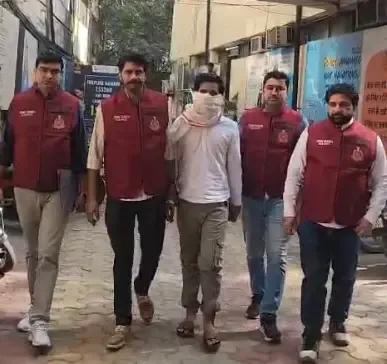 दिल्ली पुलिस की बड़ी कार्रवाई : 1.6 करोड़ रुपए का स्टॉक मार्केट फ्रॉड उजागर, तीन मुख्य आरोपी गिरफ्तार