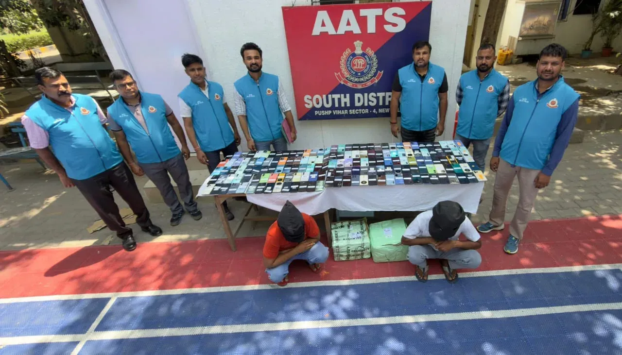 Delhi Police bust Bangladesh mobile trafficking ring, recover 163 stolen phones