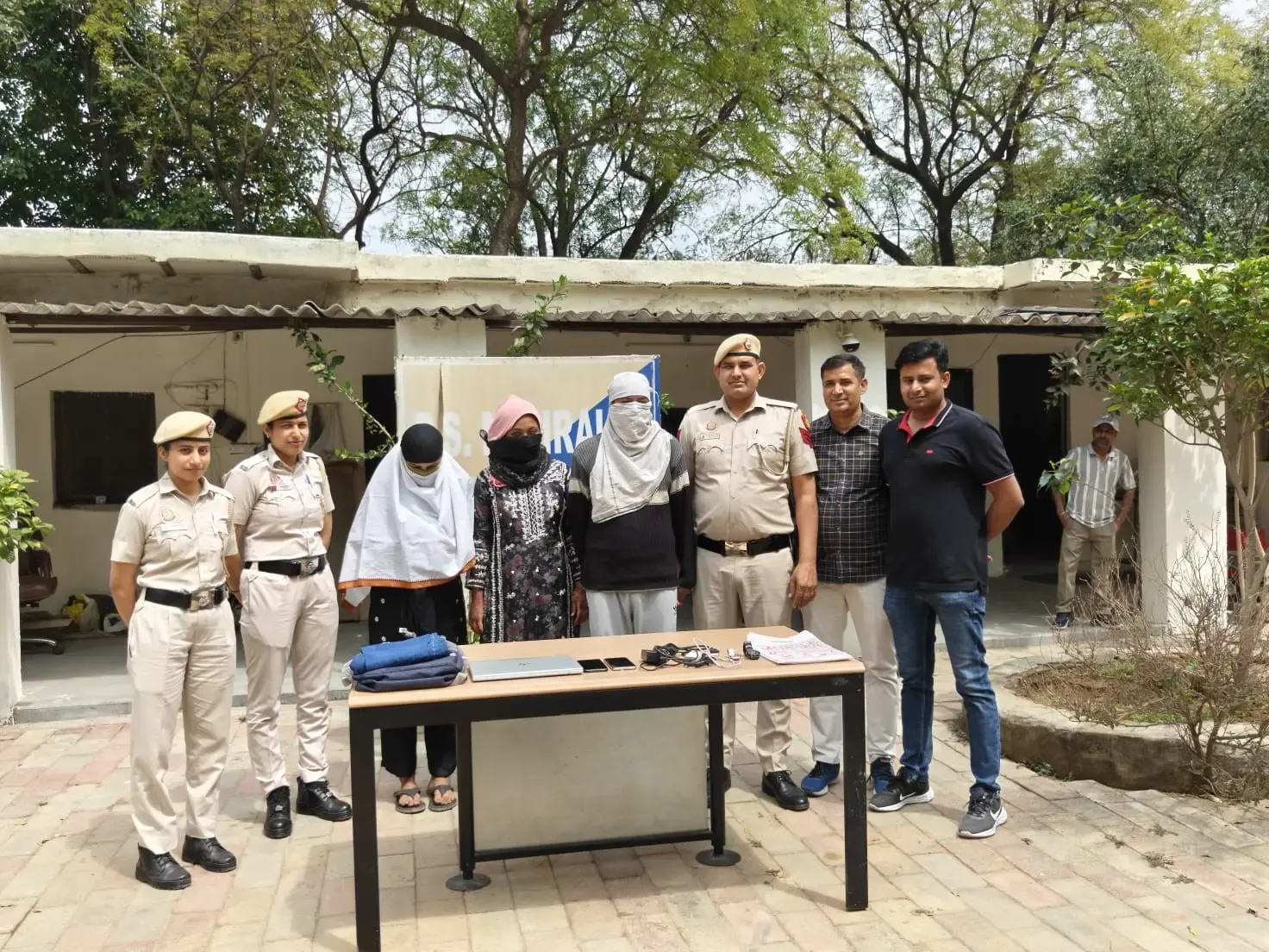 Delhi Police Uncover Family-Operated Burglary Ring, Resolve Seven Cases