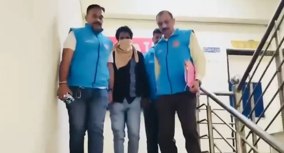 East District Police Apprehend 'Chenu Gang' Member with Illegal Firearm