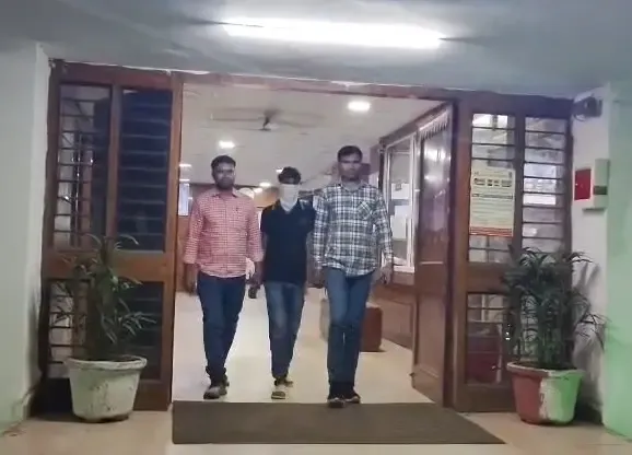 दिल्ली पुलिस ने पैरोल पर चल रहे शातिर चोर को पकड़ा, चोरी के सामान भी बरामद