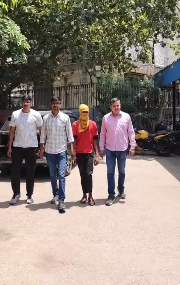 दिल्ली पुलिस ने बापरोला में ड्रग सप्लायर को दबोचा, 8.120 किलो गांजा जब्त
